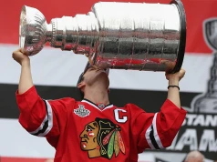 Trzy razy zdobył Puchar Stanleya. Legenda Chicago Blackhawks zakończyła karierę