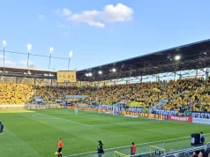 Murawa na stadionie miejskim została źle wykonana. Trzeba ją wymienić