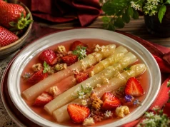 Elegancki przysmak z białych szparagów. Efekt jak z drogiej restauracji