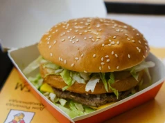 Cena Big Maca obrazuje, jak bogacili się Polacy. Ale pojawiają się rysy