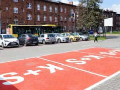 Przed lodowiskiem Jantor powstała specjalna strefa do krótkotrwałego zatrzymania samochodu