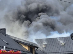 Pożar hali w Winowie. Na miejscu około 30 zastępów