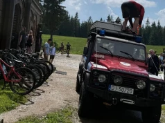 Piorun poraził rowerzystkę w Górach Izerskich. Kobietę udało się uratować