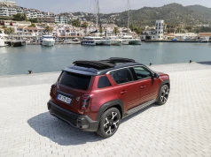 Renault 4 E-Tech Plein Sud – elektryczny crossover z otwieranym dachem