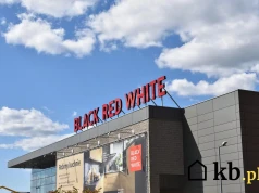 Black Red White przecenił tę szafę o 1600 zł. To więcej niż połowa wyjściowej ceny!