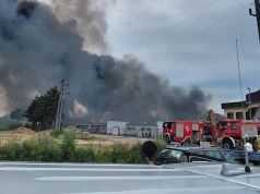 Pożar zakładu w Charnowie. Zdecydowano o ewakuacji mieszkańców