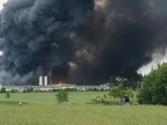 Charnowo walczy z gigantycznym pożarem fabryki. Ludzie uciekają z domów