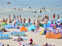 Za parawan na plaży grozi mandat. Można zapłacić 500 zł kary