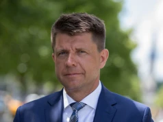 Petru zachwycony sondażem. Jego Konfederacja lepsza od tej Mentzena i Bosaka