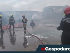 Pożar fabryki aerozoli opanowany, trwa dogaszanie