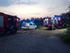 Z ostatniej chwili: Słup czarnego dymu w Wapienicy. Ogniem objęte kontenery na budowie – foto