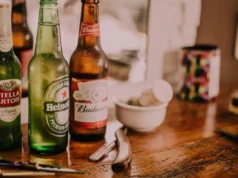 Coraz wcześniejszy kontakt młodych Polaków z alkoholem. Raport wskazuje na rolę reklamy piwa