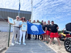 Błękitna Flaga znów powiewa nad świnoujską plażą