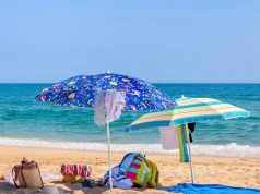 "Żyjecie w średniowieczu, miasto buraków". Awantura na słynnej plaży, interweniowała policja