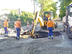 Gigantyczna awaria sparaliżowała część Szczecina. Ruszyły naprawy, ale ulica pozostaje zamknięta