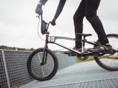 Jak rozpocząć jazdę na rowerze BMX?