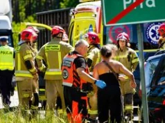 Poważny wypadek pod Piłą. Zderzyły się dwa auta i motocykl
