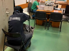 Podpalenie straganu ze zniczami na Żoliborzu – 53-latek zatrzymany przez policję