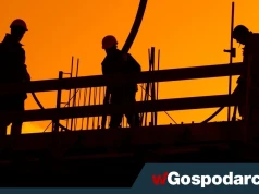 Płace rosną, a miejsc pracy ubywa i ubywa