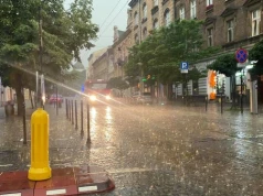 Zalane ulice i torowiska po ulewie nad Krakowem. A to jeszcze nie koniec…