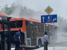Pożar autobusu miejskiego na alei Piłsudskiego. Akcja gaśnicza kierowców w utrudnienia w centrum miasta