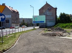 Trwa asfaltowanie nowej drogi rowerowej wzdłuż ul. Żołnierzy II AWP