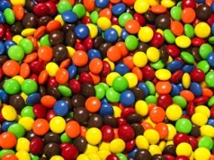 M&M's bez dwóch kolorów. Powód może zadziwić