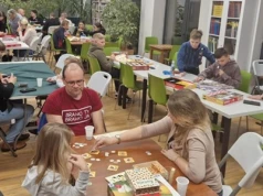 Ponad 100 gier do wyboru. Planszówkowy wieczór w dąbrowskiej bibliotece