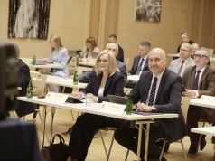 Marszałek województwa z absolutorium i wotum zaufania