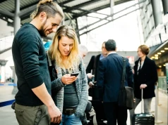 Polacy ufają AI bardziej niż infolinii. Podróże planujemy z LLM-ami