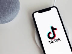 Prawie 60% TikToka to „AI slop”. Szokujące wyniki badań nad generowanymi treściami