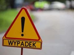 Zderzenie samochodu z traktorem w gminie Klukowo. Kierowca i dwoje dzieci w szpitalu