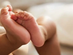 27-latek rzucił 6-miesięcznym synkiem o podłogę. Dziecko w śpiączce farmakologicznej