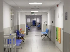 Salowy zarabia więcej niż nauczyciel. Kolejne podwyżki mogą pogrążyć szpitale powiatowe