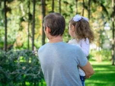 "Nowe ojcostwo". Zostali w domu z dziećmi, partnerki wróciły do pracy