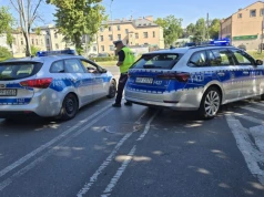 Wypadek na Kopernika w Piotrkowie. Kobieta i dziecko trafili do szpitala