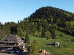 Szlak żółty na Waligórę. Krótka, ale stroma trasa na Koronę Gór Polski