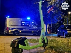 Nocna przejażdżka nastolatków hulajnogą elektryczną zakończona niebezpiecznym zdarzeniem
