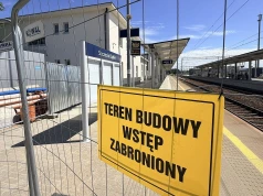 Dworzec kolejowy w Dąbiu zostanie oddamy podróżnym z opóźnieniem