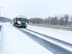 Pierwsze platformy do odśnieżania tirów przy autostradach i drogach szybkiego ruchu