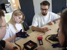 Inżynieria może uczyć wrażliwości. Niezwykły projekt studentów z Podlasia pokazuje, jak żyje się z Parkinsonem