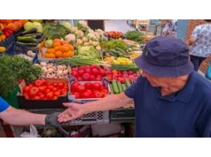Przekręty na targowiskach. Tak kantują sprzedawcy. "Cwaniactwo"
