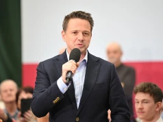 Rafał Trzaskowski usuwa polityków ze spółek medycznych. Chodzi o głośny skandal