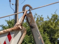 Hakowiec dotknął przewodów energetycznych – kierowca wzorowo zareagował