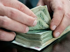 Obiecał seniorowi 6 tysięcy dolarów. Zamiast zysku były straty