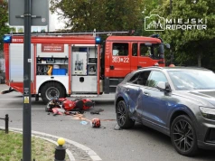 Motocyklista trafił do szpitala po zderzeniu z Audi w centrum Warszawy