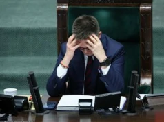 Zaskakujący ruch Hołowni. Nagle zrezygnował z funkcji w partii