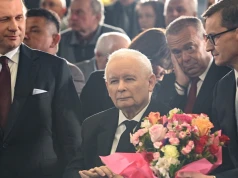 Morawiecki i Czarnek spotkali się przy ognisku. Rozmawiali o zawieszeniu broni