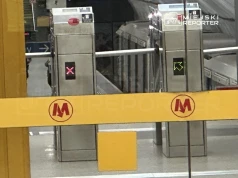 Poważne utrudnienia w metrze. Zamkniętych 10 stacji linii M1. Osoba wbiegła do tunelu