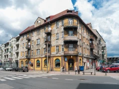 Kamienica przy Placu Oddziałów Młodzieży Powstańczej 1 przejdzie kompleksową modernizację. KZGM ogłosił przetarg na wykonanie tego zadania